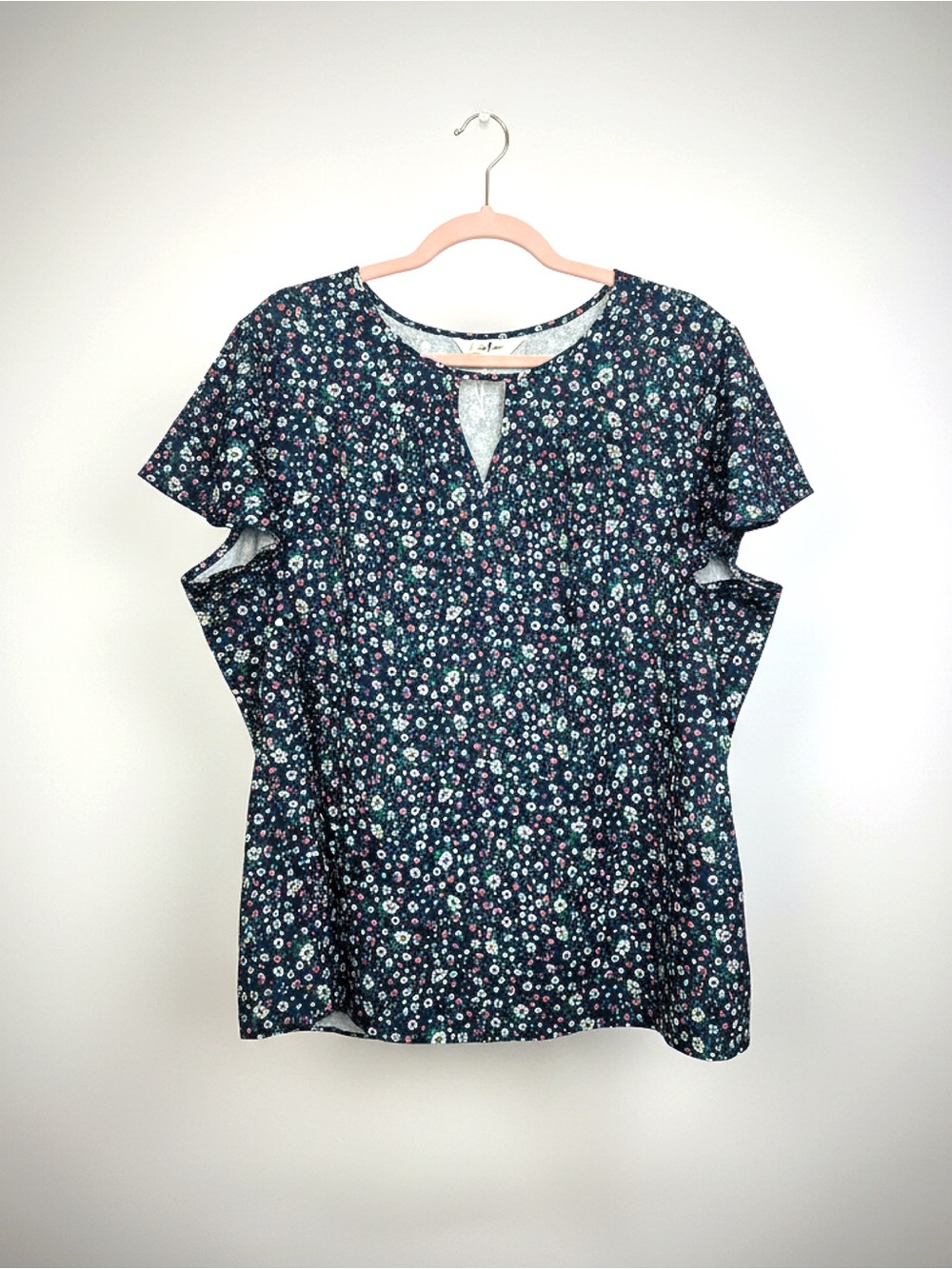 Floral Chiffon Blouse w/Keyhole • NWT • 27" p2p, 27" length - Picture 4 of 6